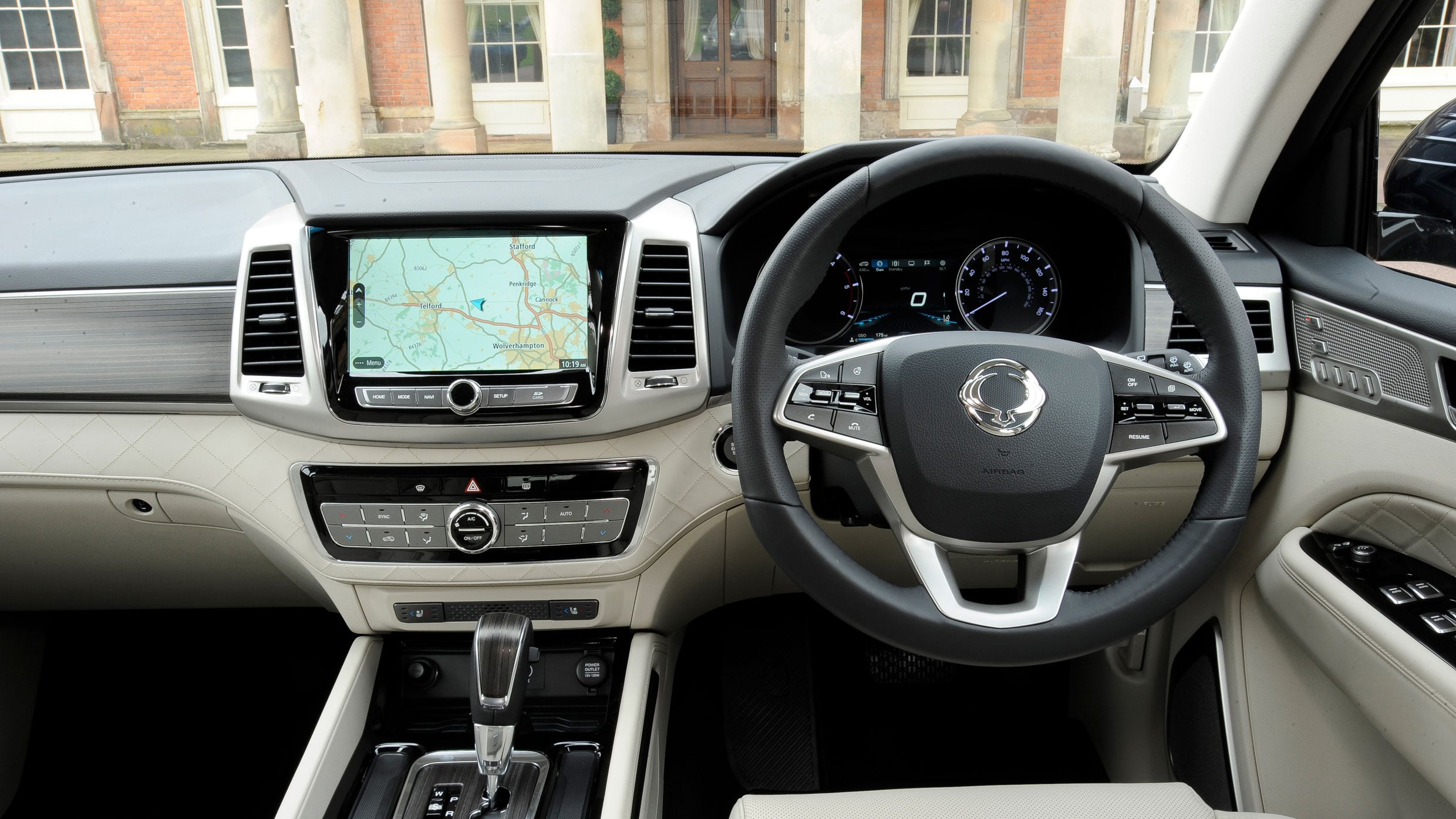 Hire the SsangYong Rexton: Direct, Crisp