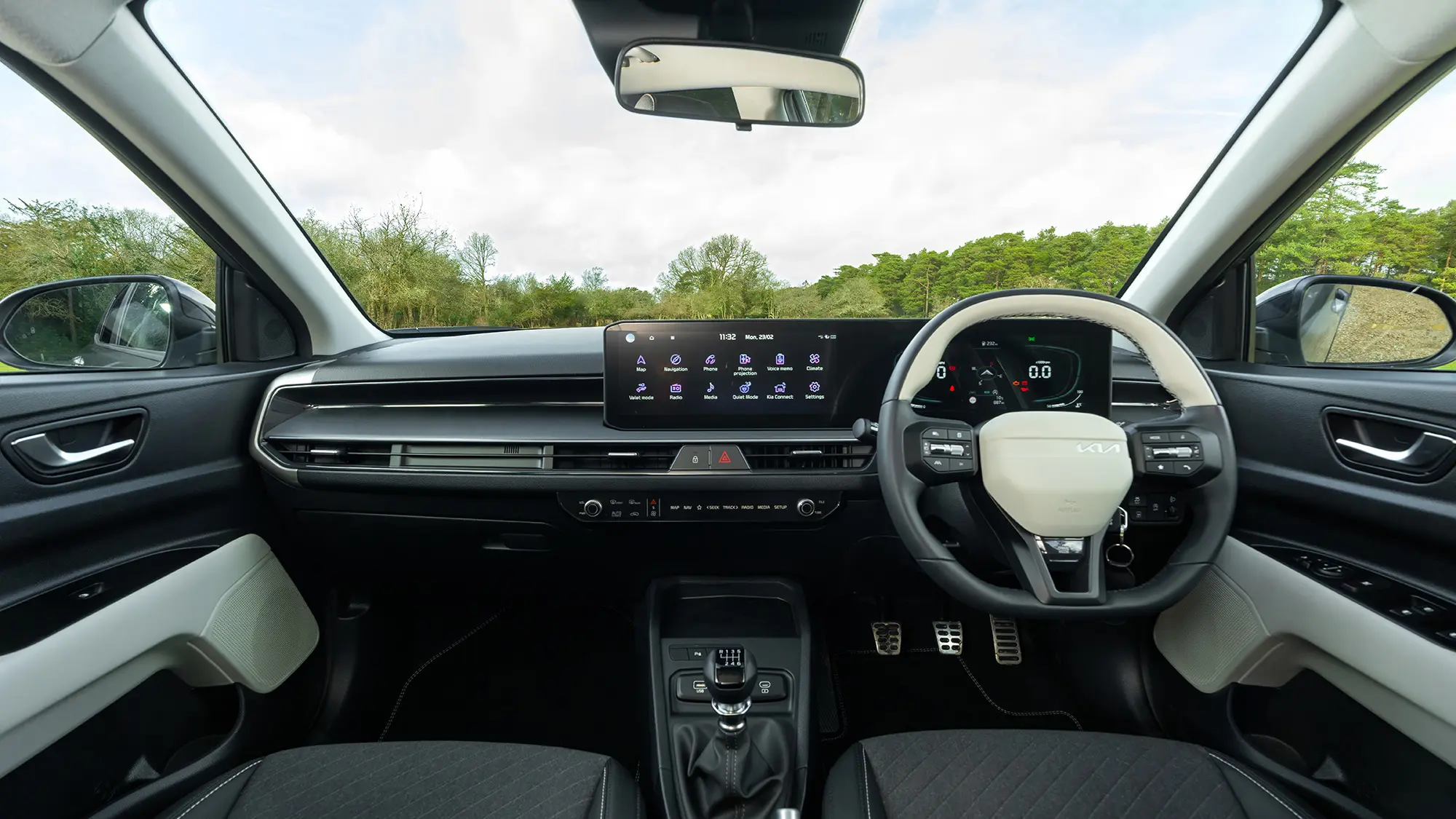 Kia Stonic: Simple Hire, Clean Booking
