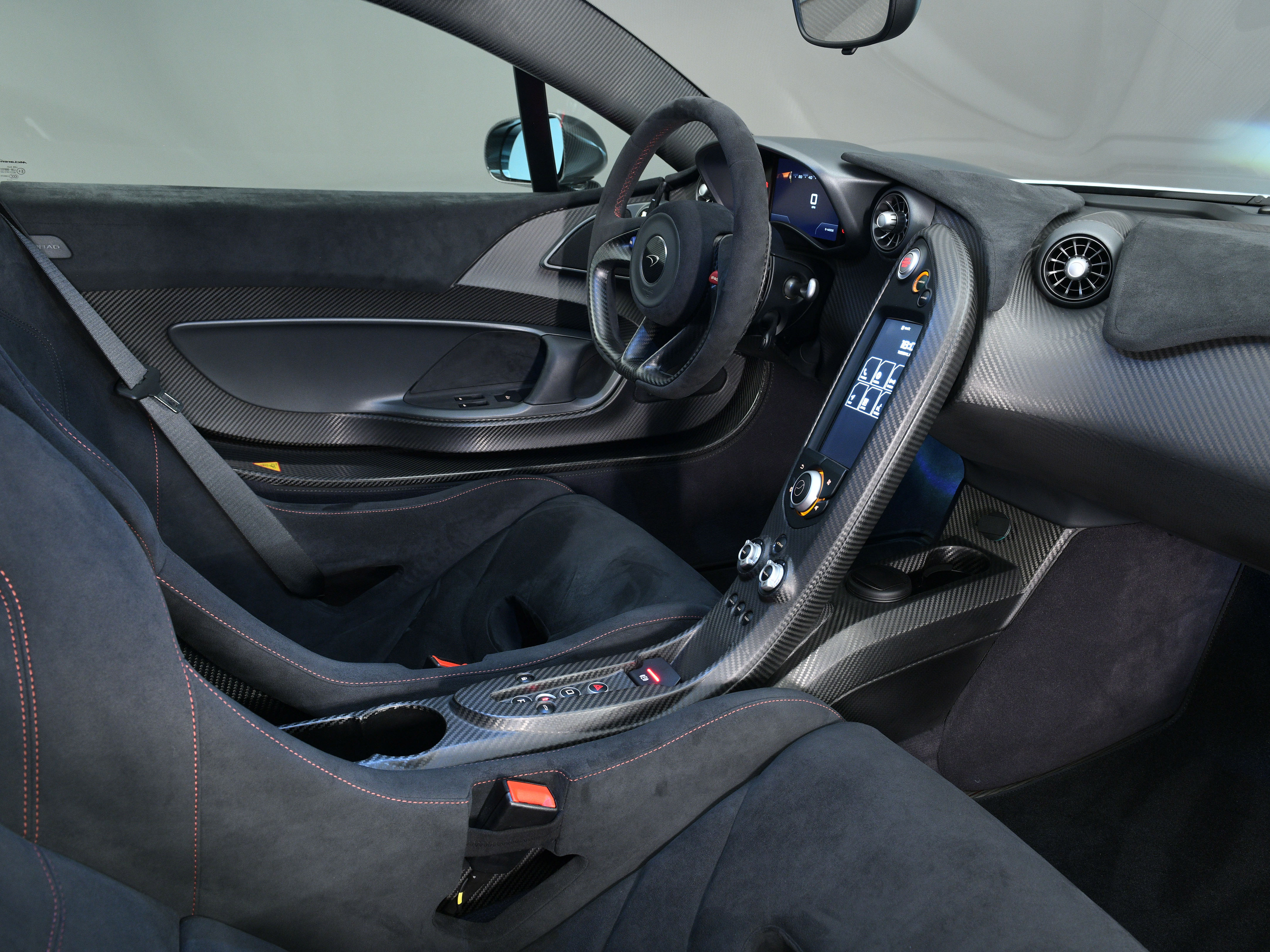 McLaren P1 Hire Made Brisk and Clean