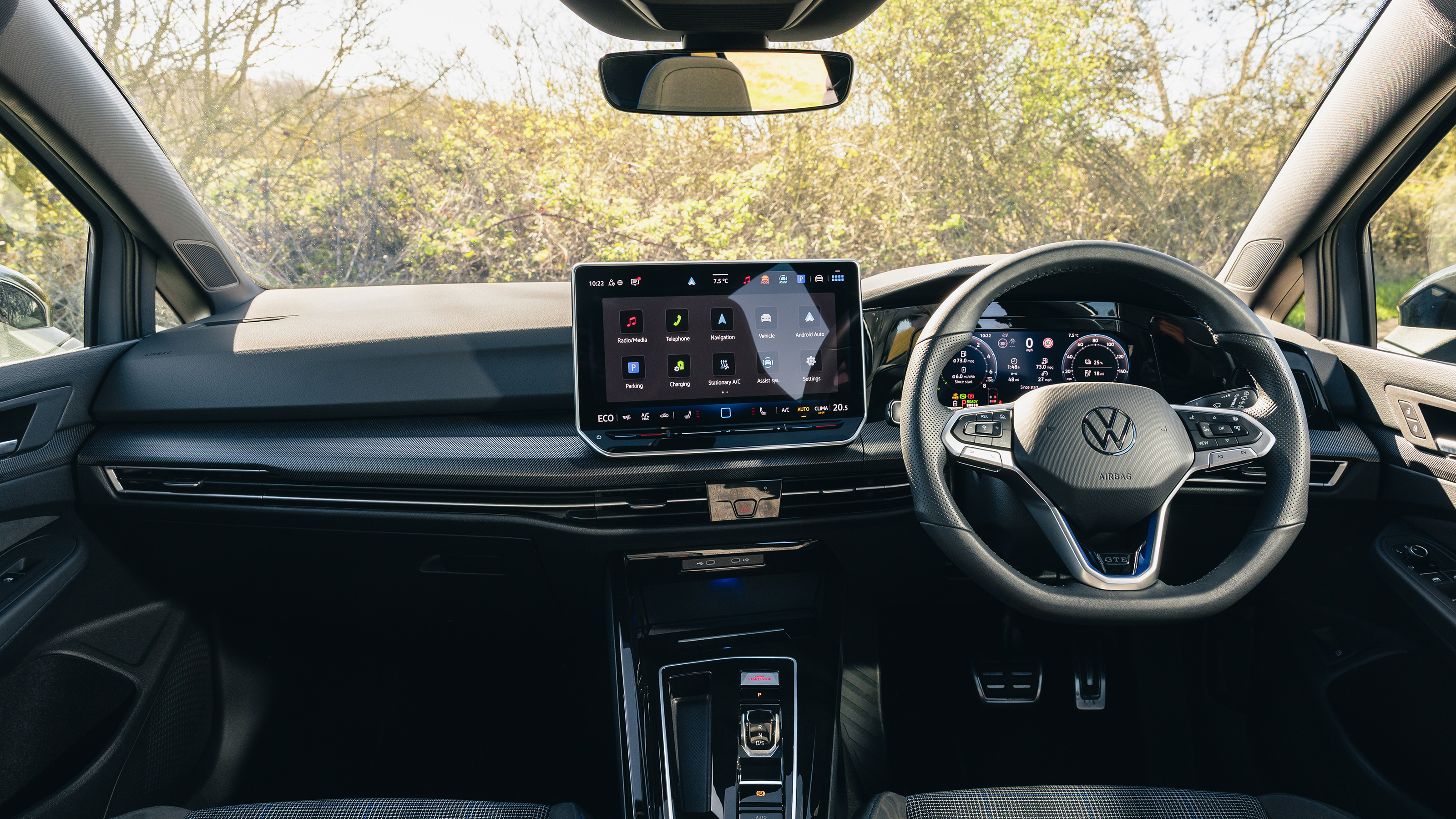 Volkswagen Golf GTE: Prompt Hire, Crisp Booking