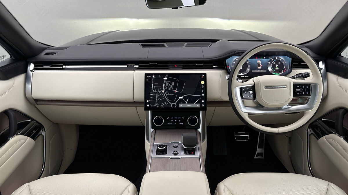 Range Rover P440e: Easy Hire, Crisp Booking
