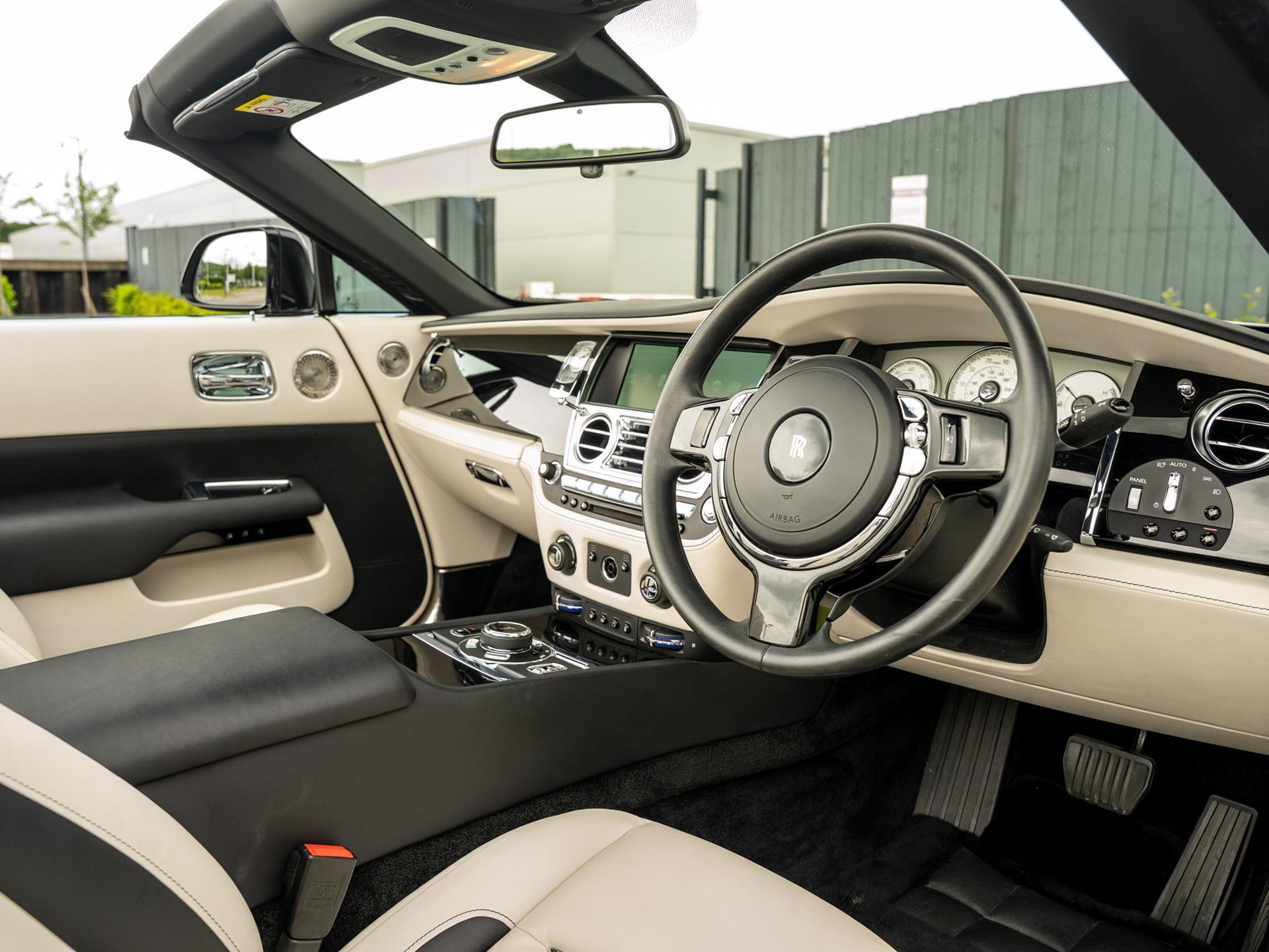 Hire the Rolls-Royce Dawn: Simple, Crisp