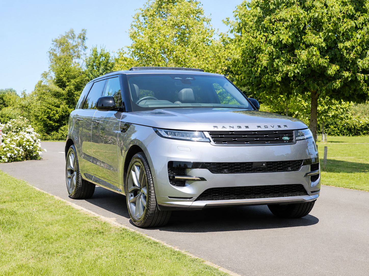 The Range Rover Dynamic SE: Solid and Backed by a Factor