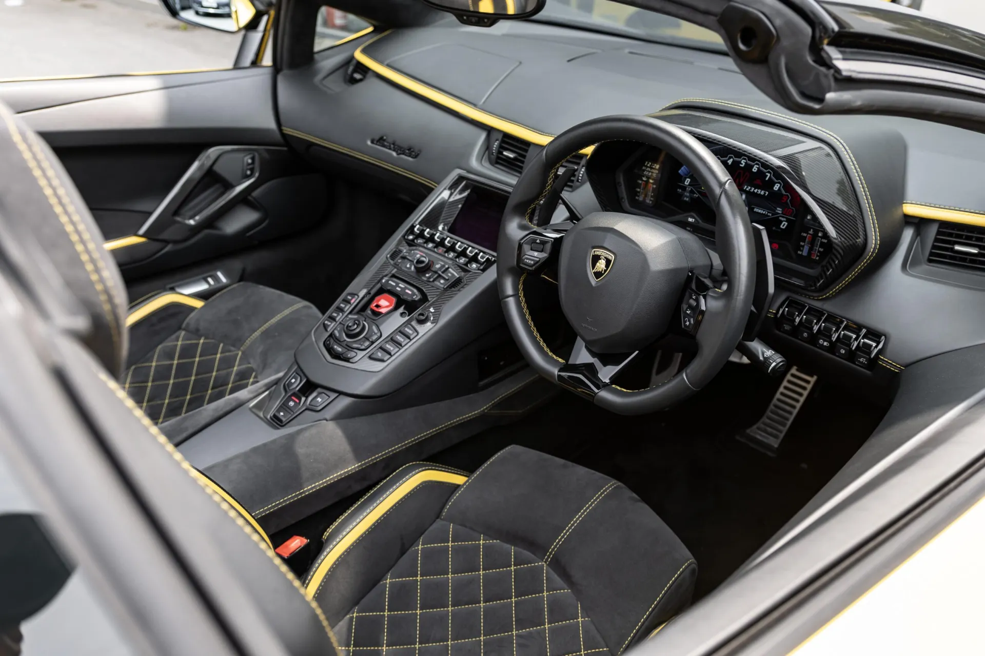 Lamborghini Aventador S Roadster For Hire Oasis Limousines Status Photography 0005 003A1991 Scaled