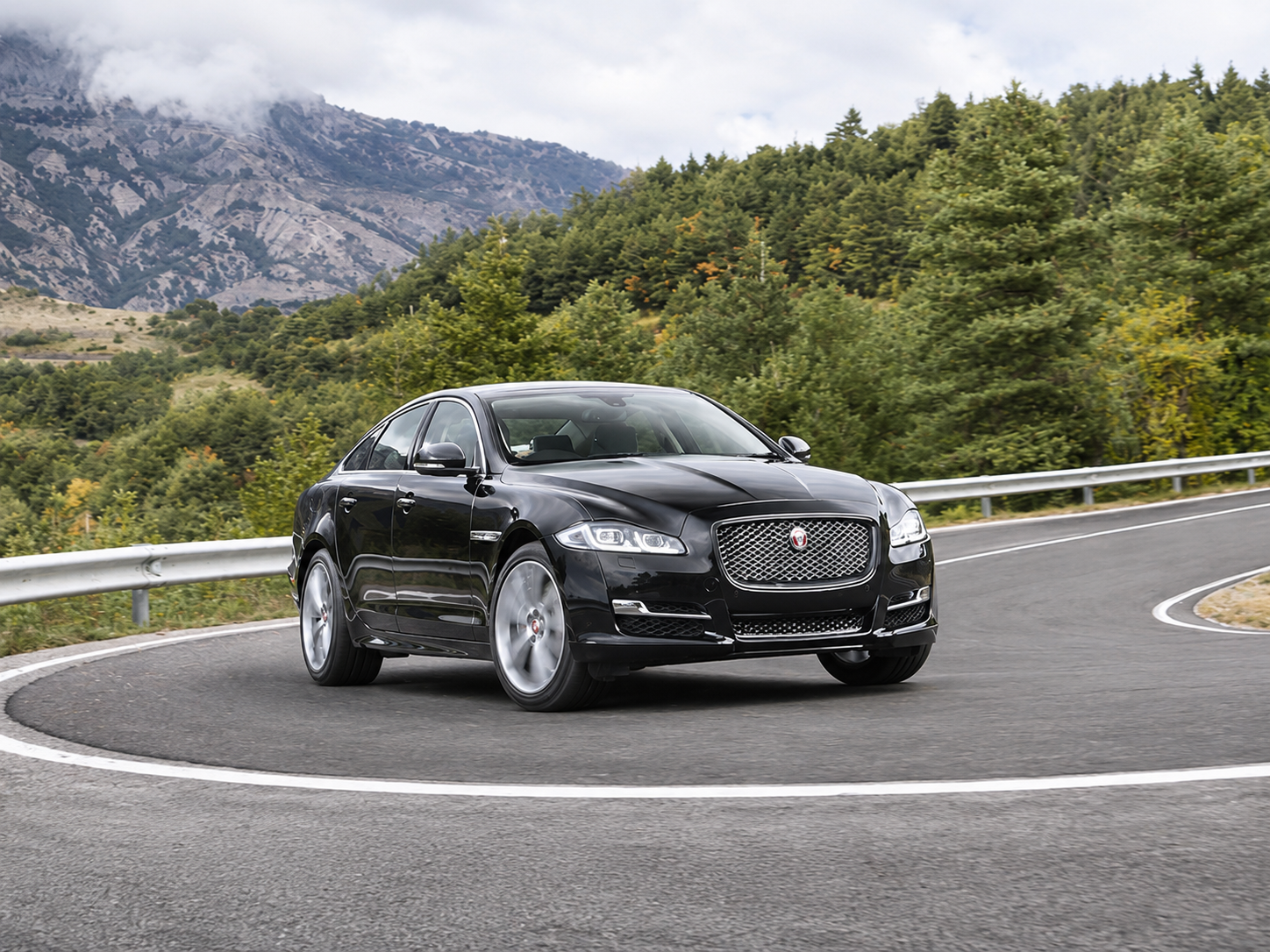 The Jaguar XJ's Smart Choice for Drivers
