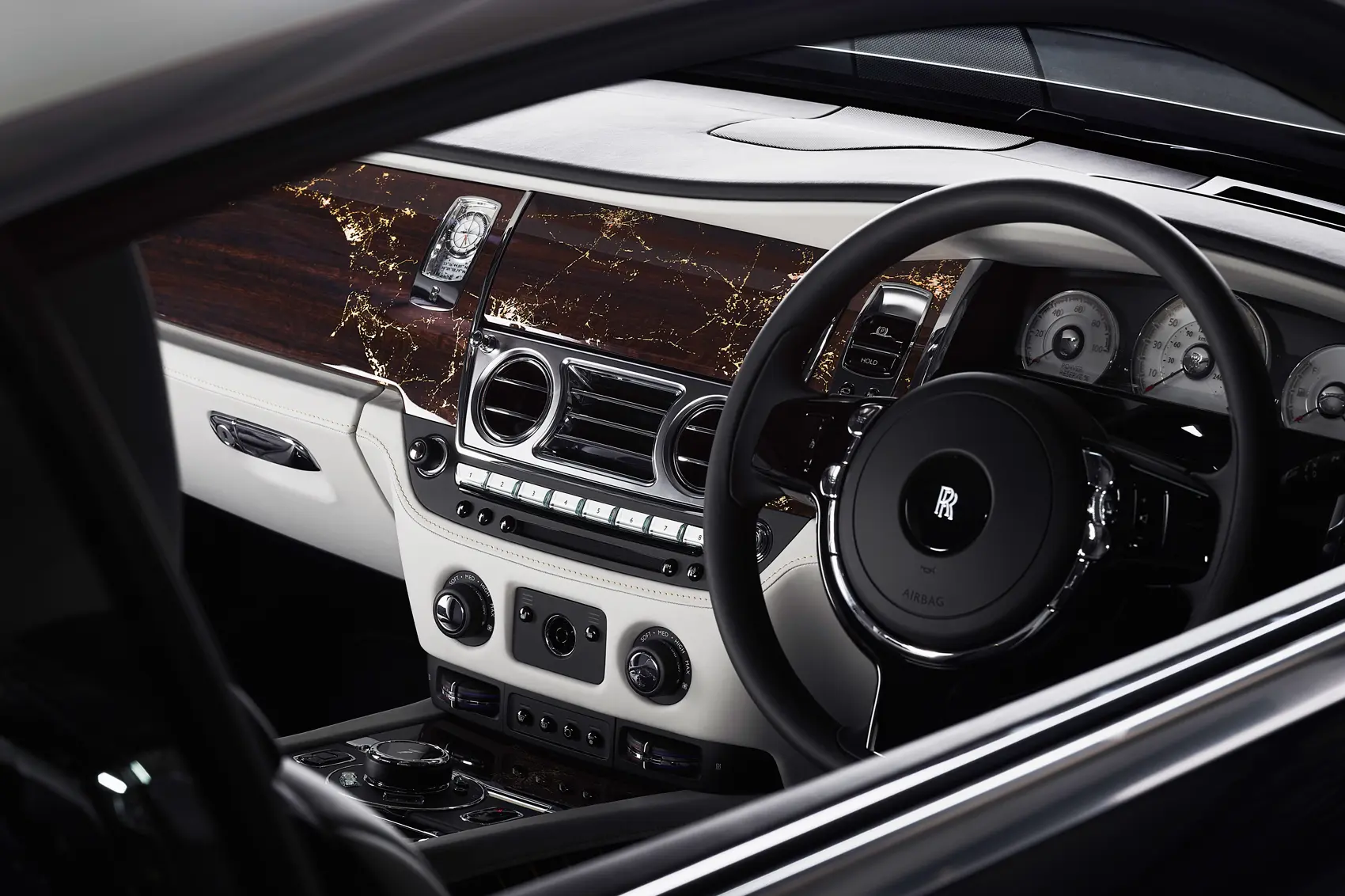 Your Simple, Crisp Path to Rolls-Royce Wraith Hire