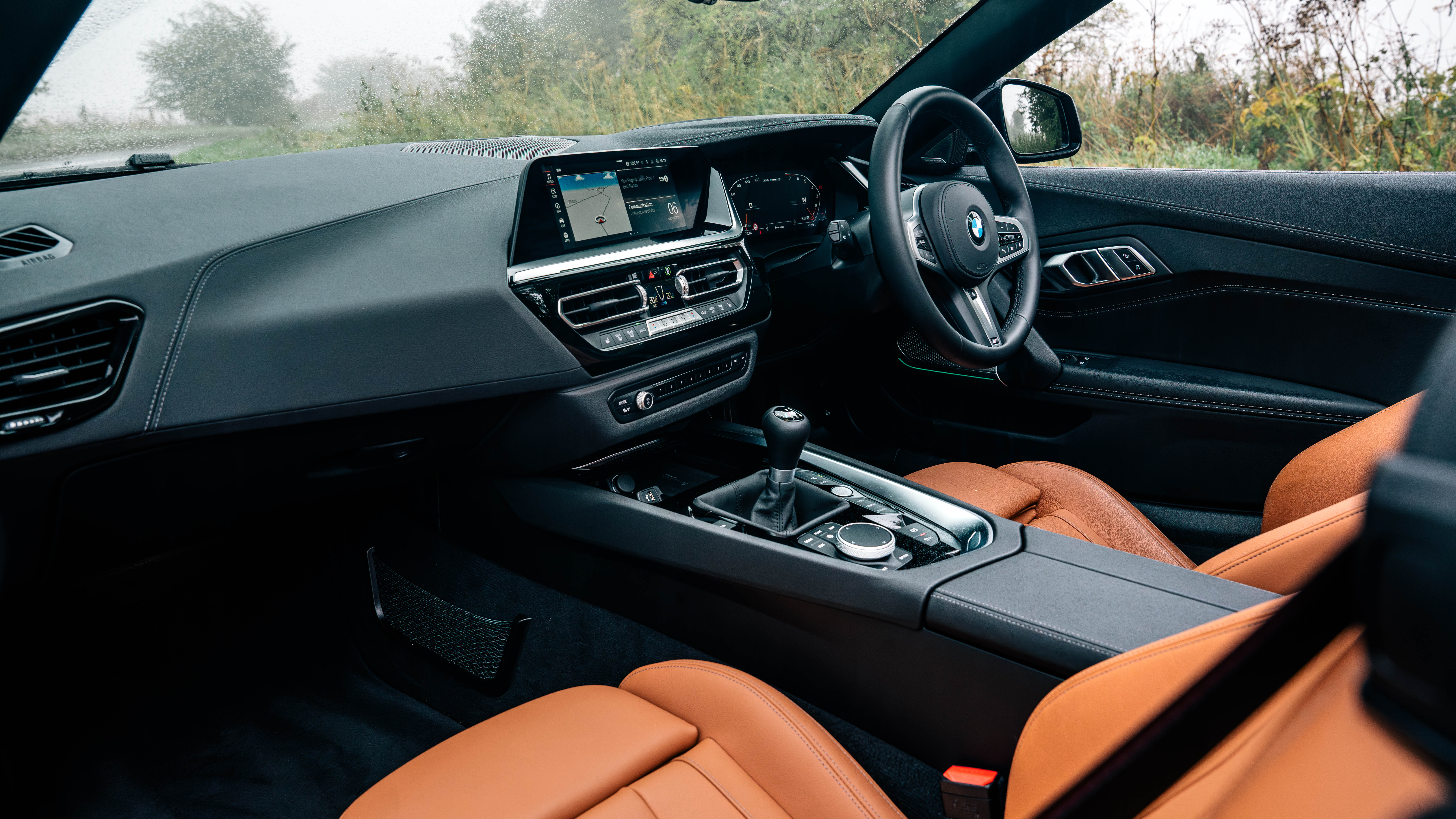 BMW Z4: Handy Hire, Fast Booking