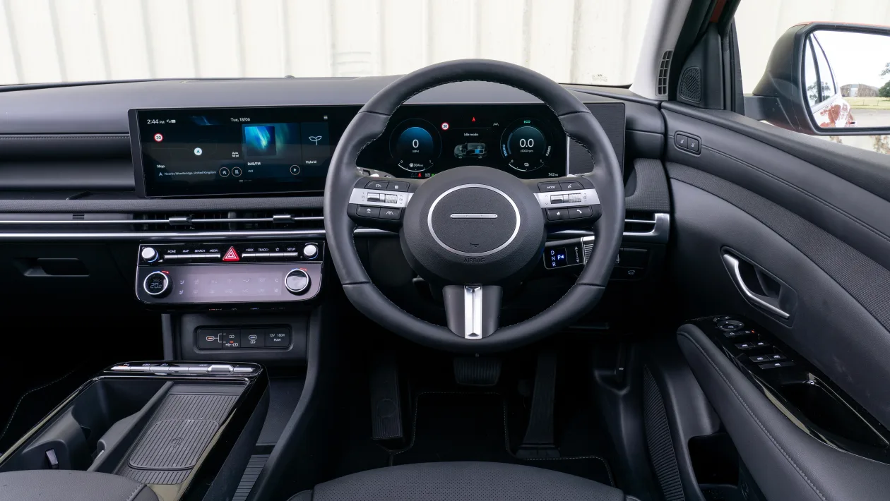 Fast Booking for a Neat Hyundai Tucson