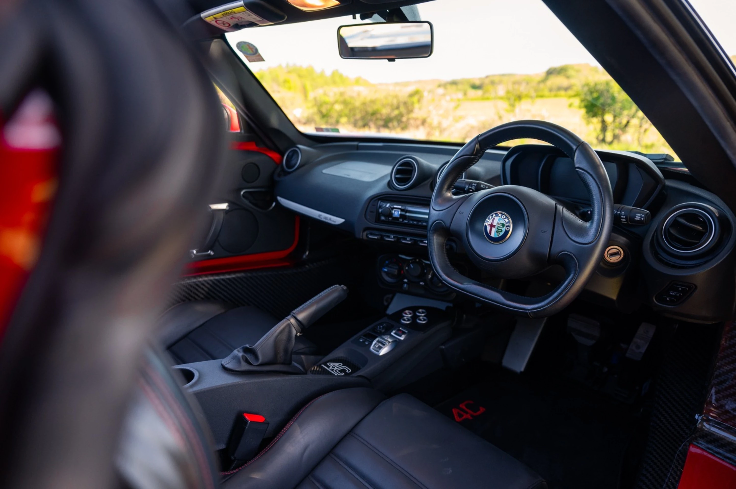 Alfa Romeo Spider: Easy Hire, Fast Booking