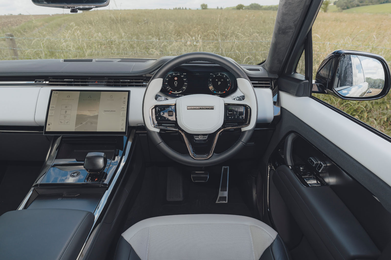 Crisp Booking for an Easy Range Rover SV