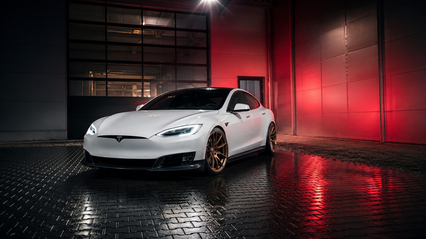 Who a Tesla Hire Suits