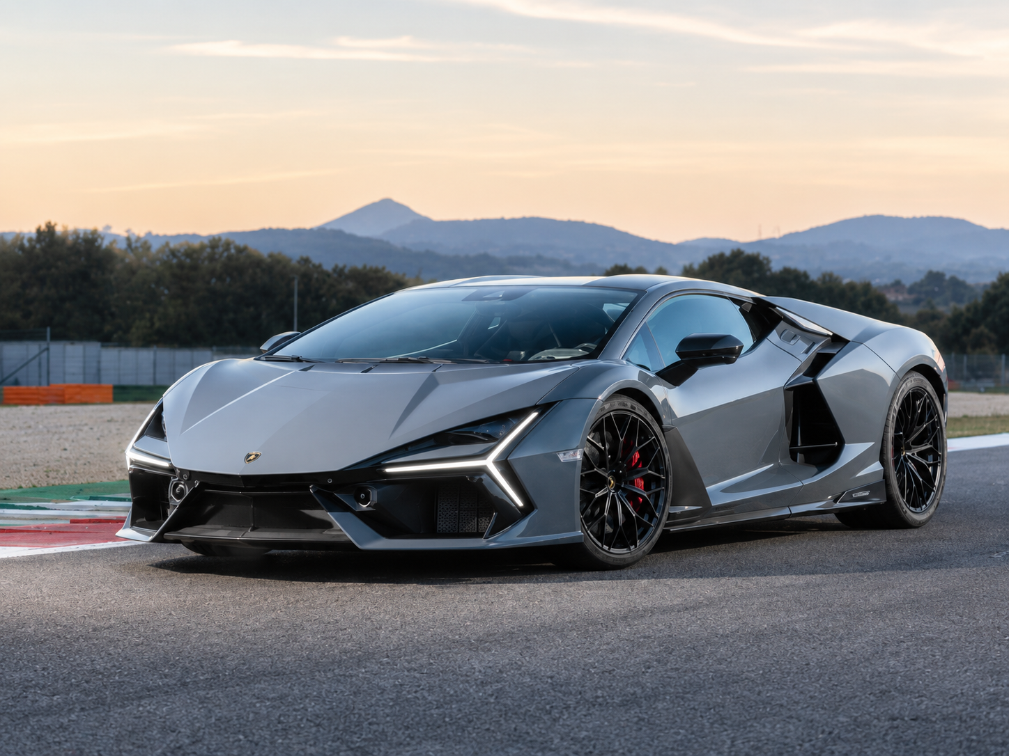 The Lamborghini Revuelto: Strong and Backed by a Choice