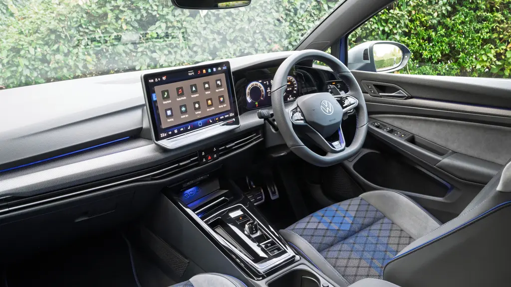 Getting the Volkswagen Golf R, Prompt and Crisp