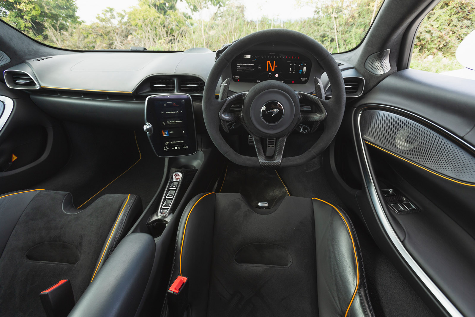 Getting the McLaren Artura, Prompt and Clean