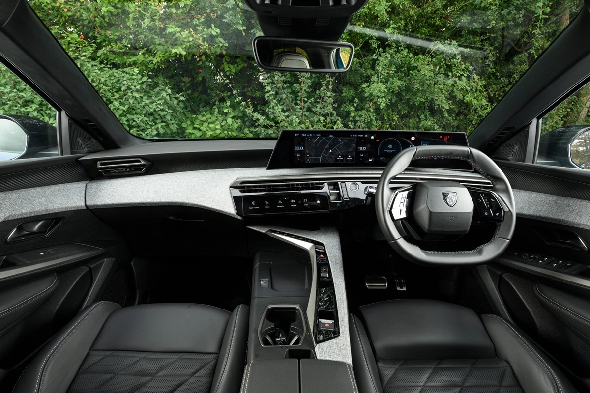 Getting the Peugeot 3008, Sharp and Clean
