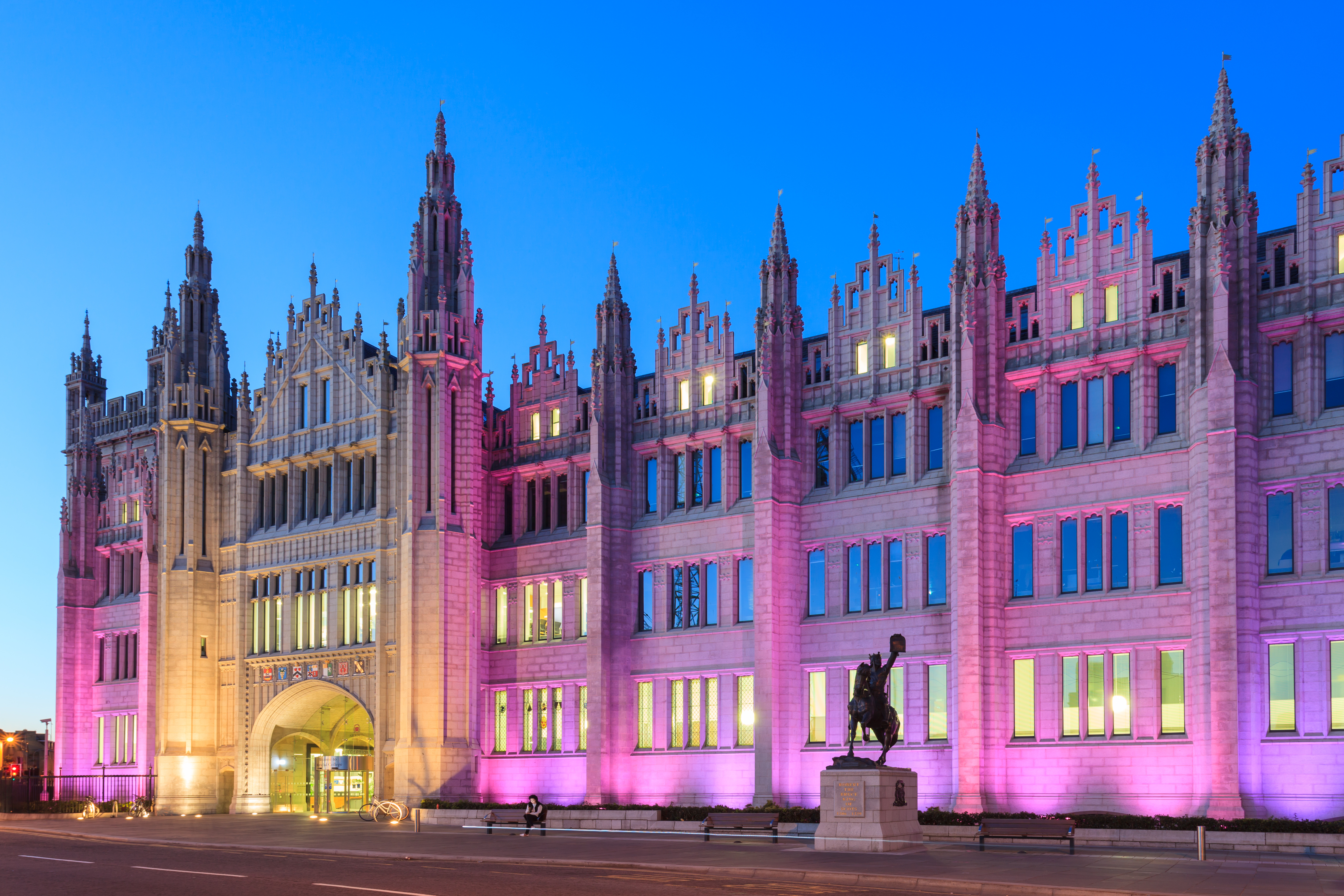 Reserve Your ==Aberdeen== Luxury Car Now