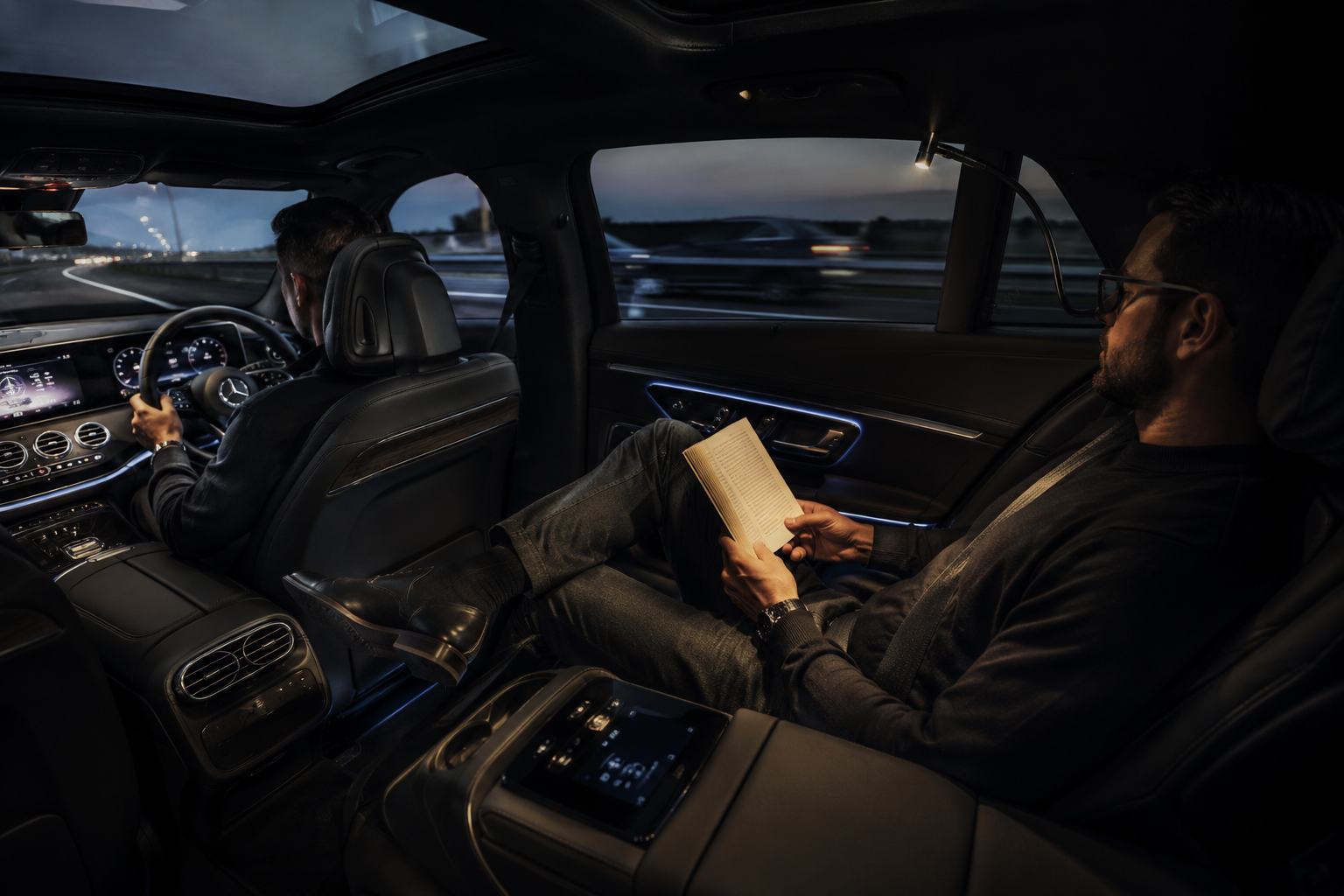 Tier 2: The Large Executive Class (Mid-to-Upper Saloons)