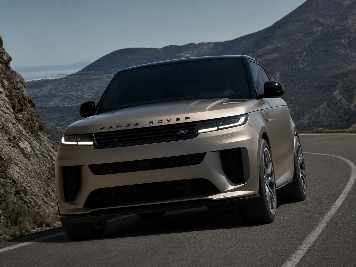 Book Your ==Land Rover== Hire