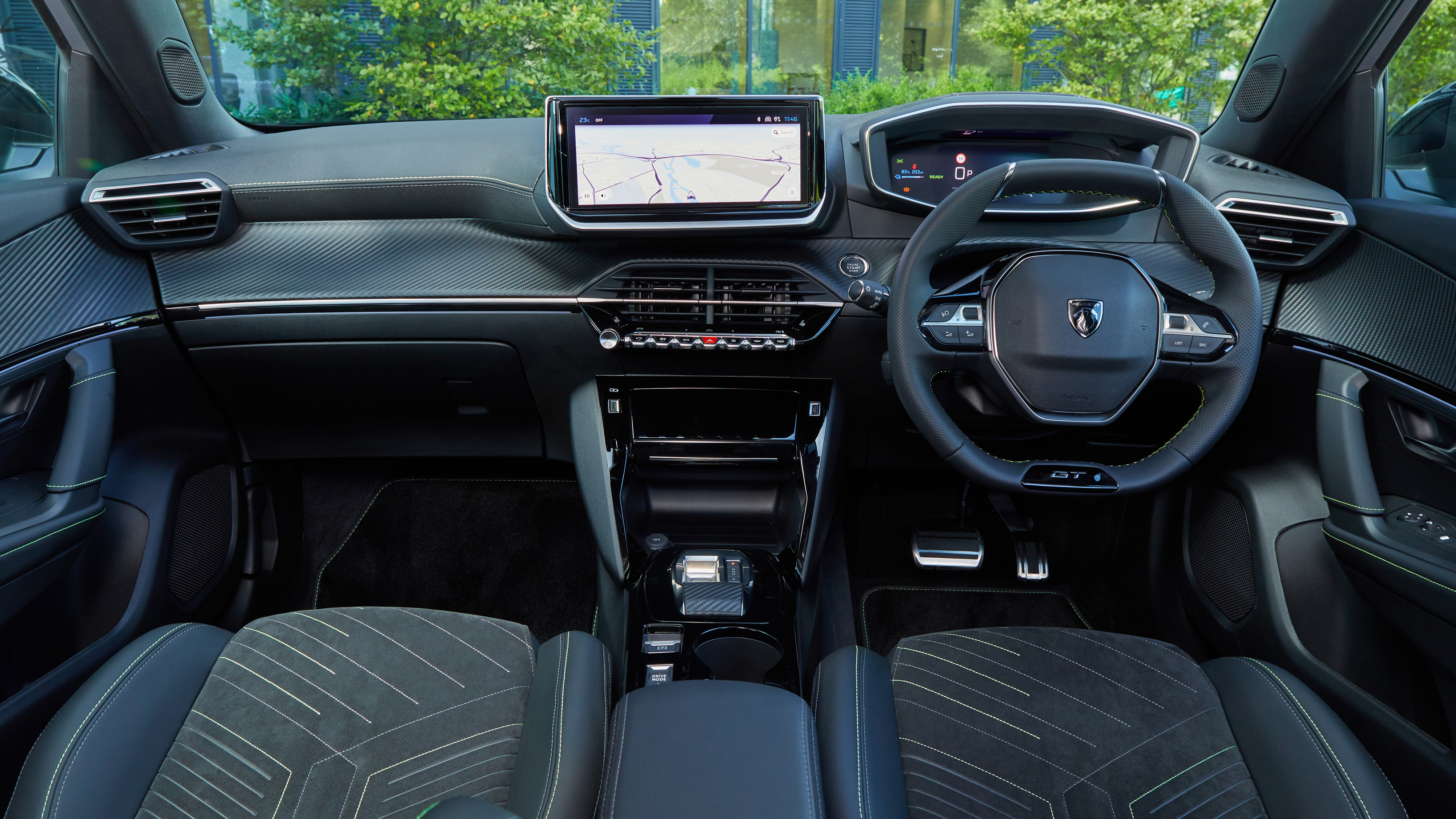 Hire the Peugeot e-2008: Tidy, Clean