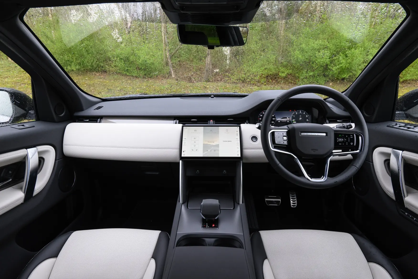Land Rover Discovery Hire Made Direct and Clean